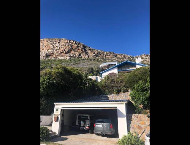 2 BEDROOM PROPERTY TO RENT IN FISH HOEK